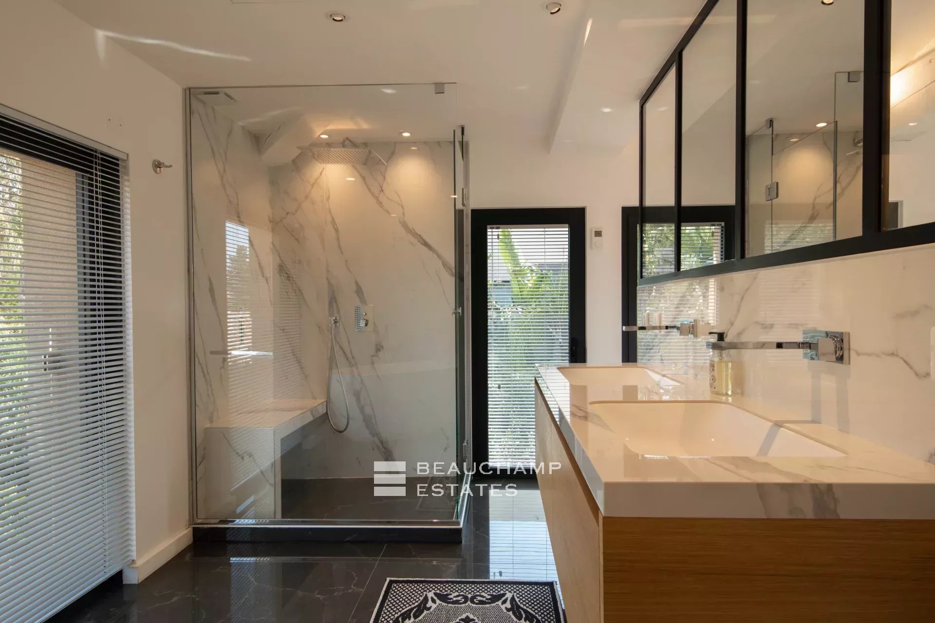 Nouvelle villa de luxe dans domaine privatif au centre de Saint-Tropez