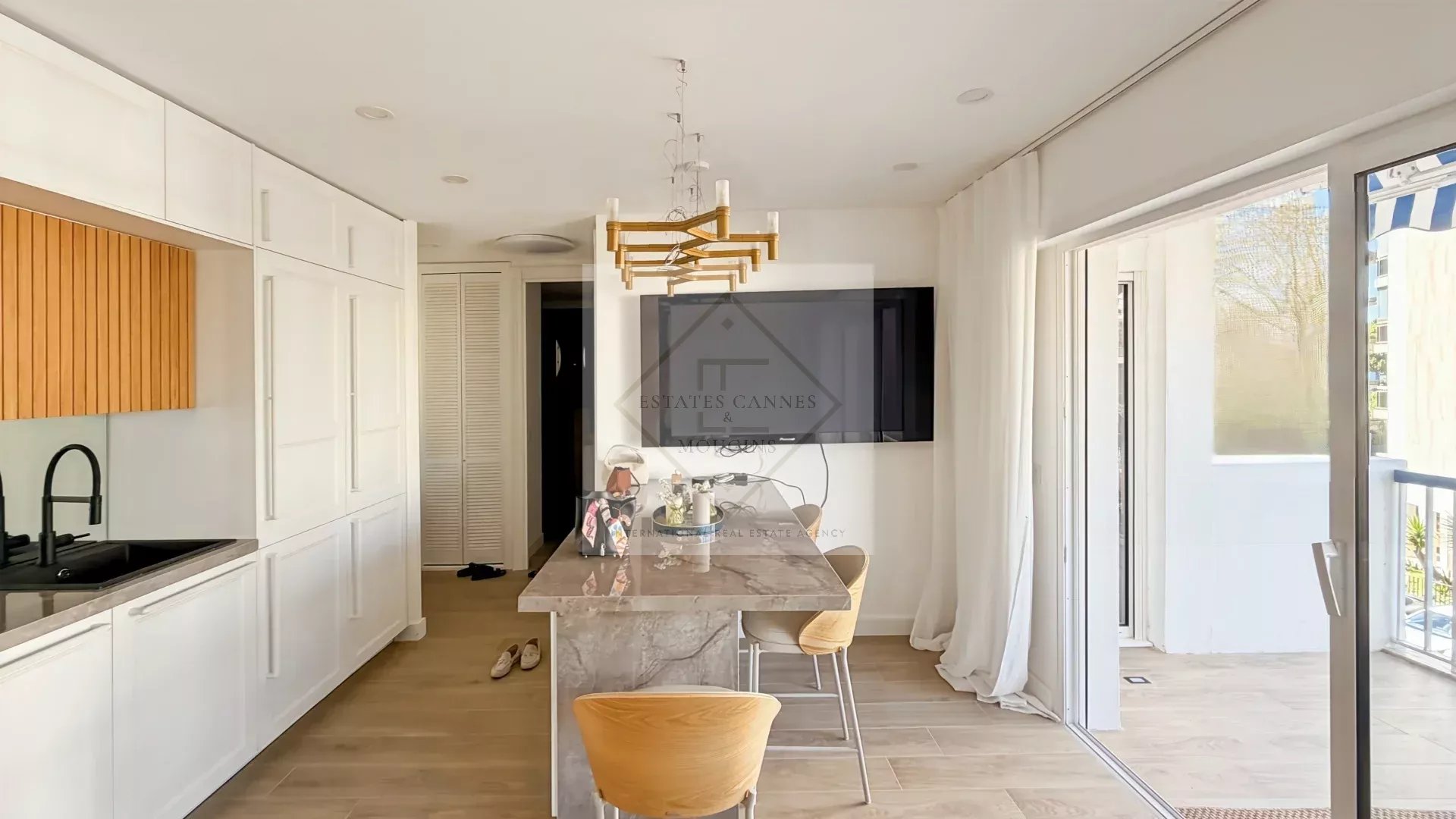 Appartement 3 pièces entièrement rénové – Cannes Palm Beach