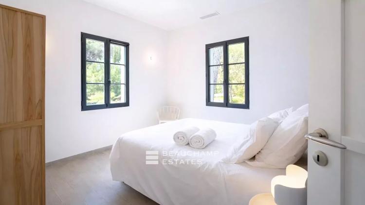 Villa neuve à pieds de la plage des Salins et à proximité du centre ville de Saint-Tropez