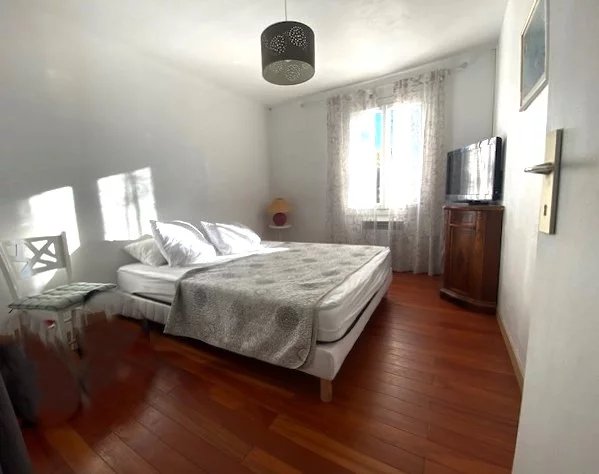 REGUSSE JOLIE MAISON RENOVEE 100 M2