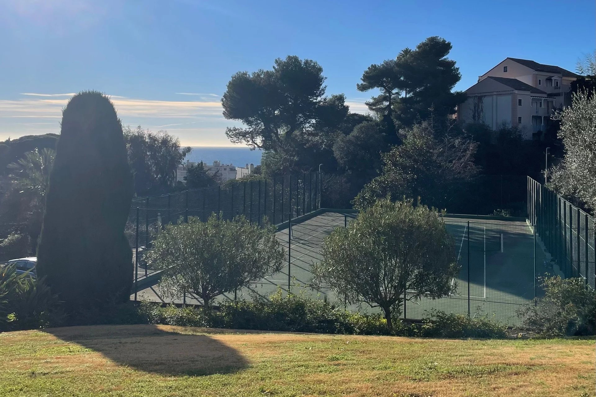 CANNES 2P REZ DE JARDIN TERRASSE