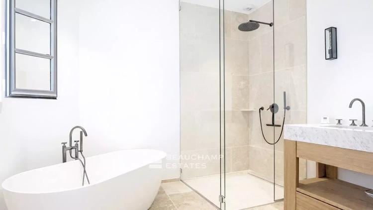 Villa neuve chic à deux pas du centre de Saint-Tropez et de la plage des Canoubiers
