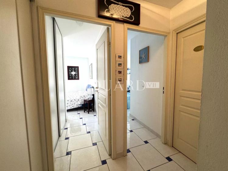 En exclusivité trois pièces à vendre avec terrasse, belle vue dégagée et garage