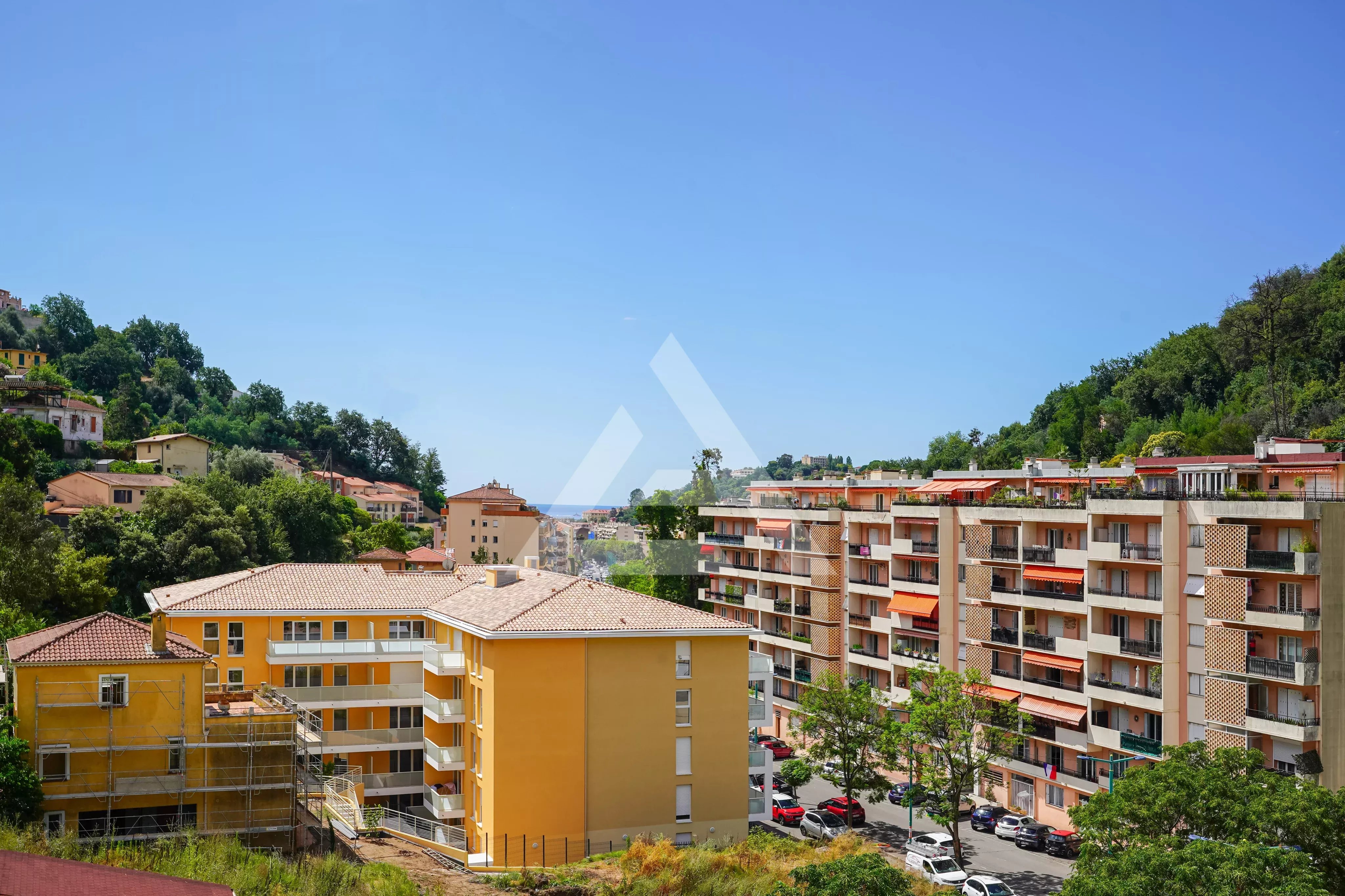 MENTON BORRIGO - 4 PIECES - CAVE ET PARKING