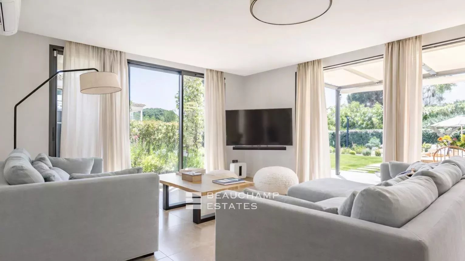 Villa neuve à quelques pas de la plage des Salins et du centre ville de Saint-Tropez