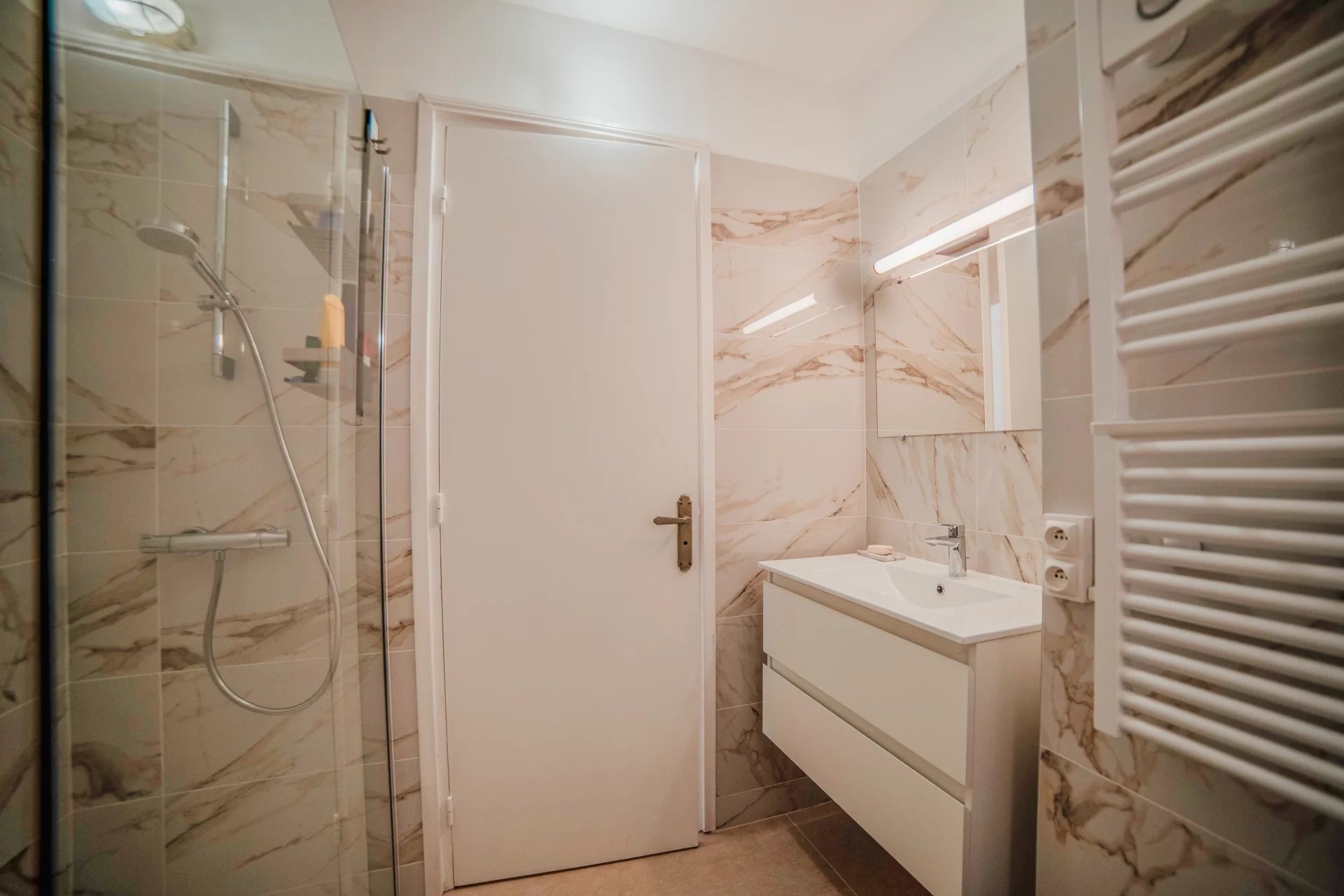 Appartement 4 Pièces à Vendre à Monaco – Immeuble Bourgeois à La Condamine.