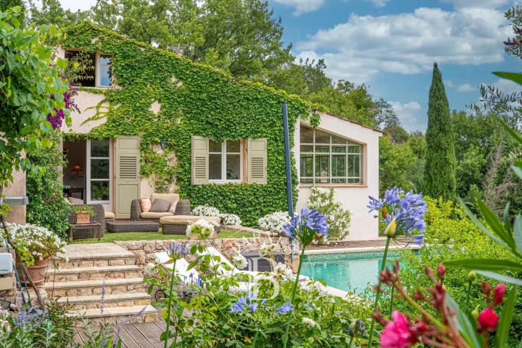 Valbonne - Unique propriété à pied du village - Terrain 1,6 hectare