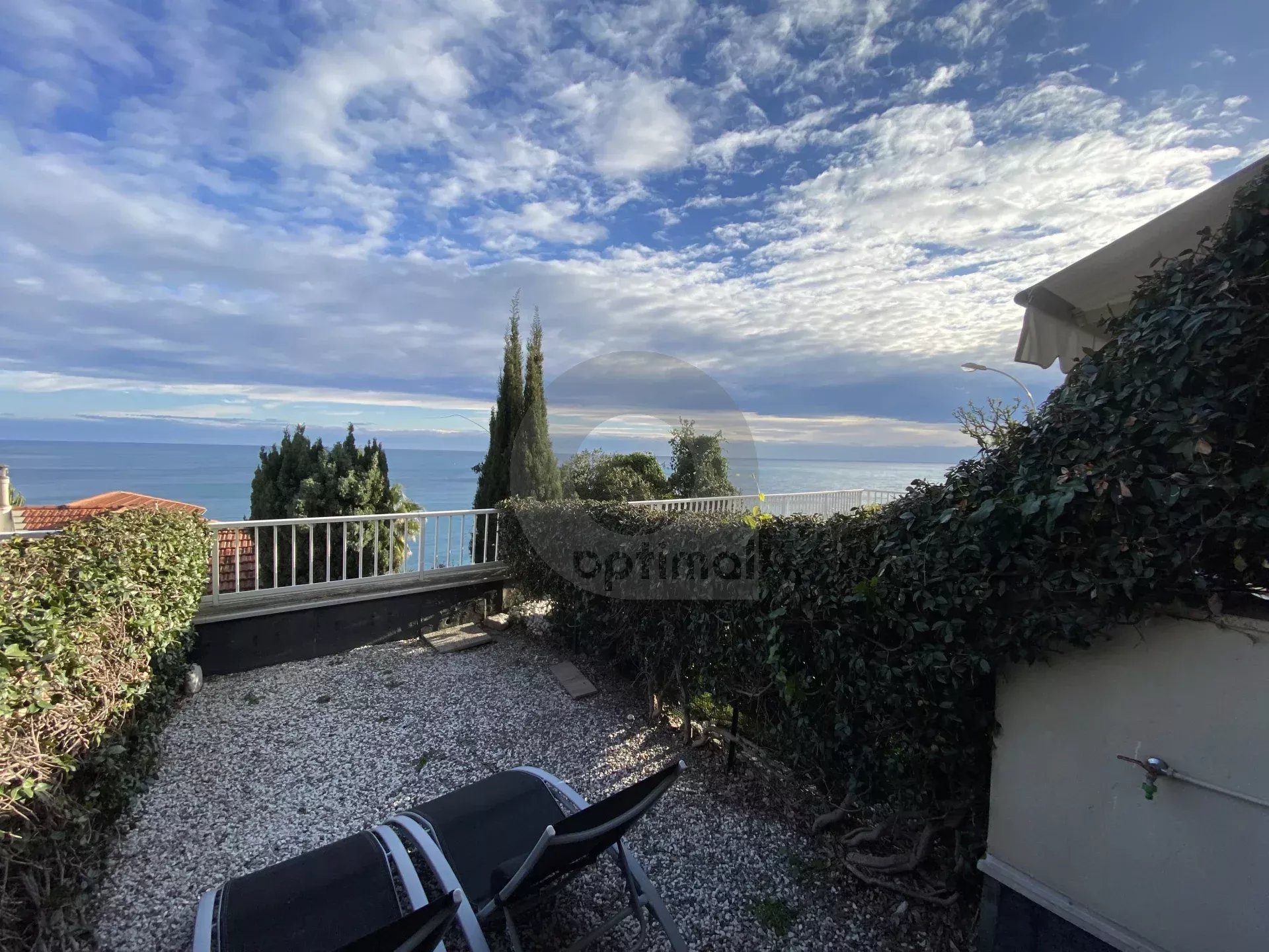 ROQUEBRUNE SECTEUR CABBE - STUDIO TERRASSE VUE MER - PISCINE