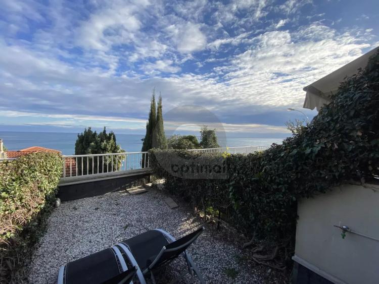 ROQUEBRUNE SECTEUR CABBE - STUDIO TERRASSE VUE MER - PISCINE