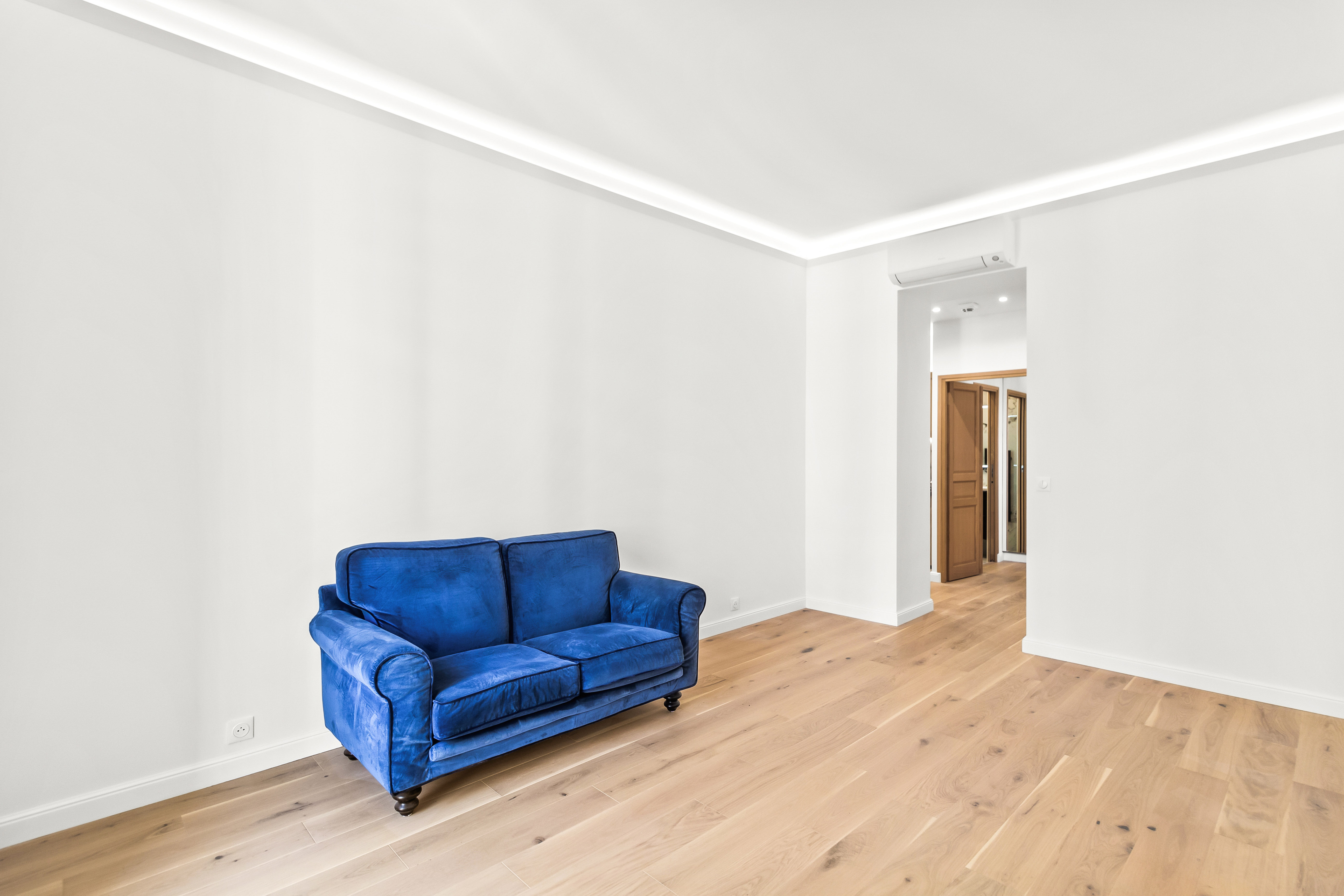L'Ambassador: Appartement de deux pièces entièrement rénové