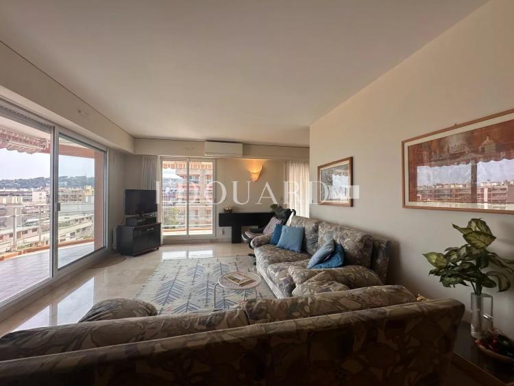 En exclusivité trois pièces avec vaste terrasse, splendide vue mer et double garage, dans immeuble de standing