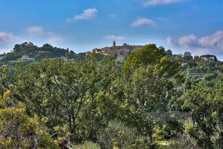 MOUGINS- Maison de Charme
