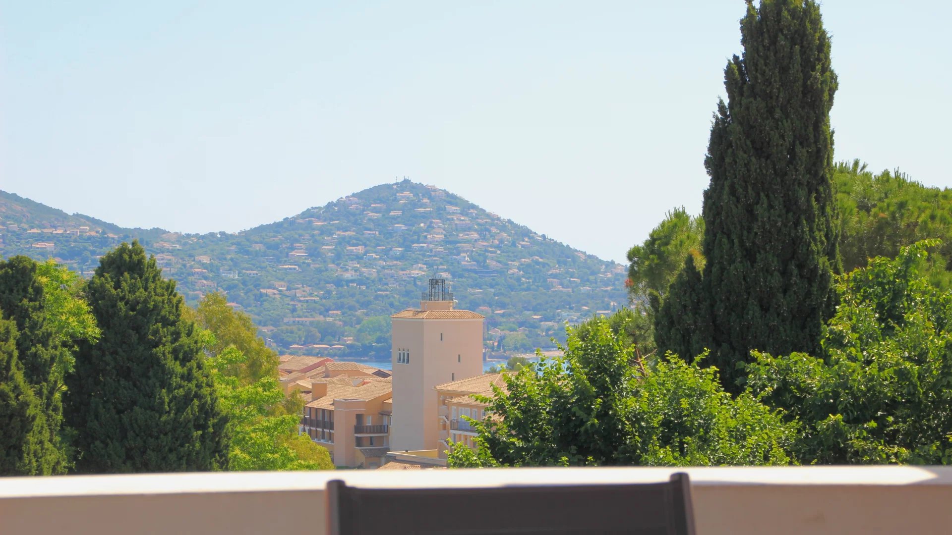À vendre – Studio cabine avec vue exceptionnelle sur l'Estérel et la baie d'Agay
