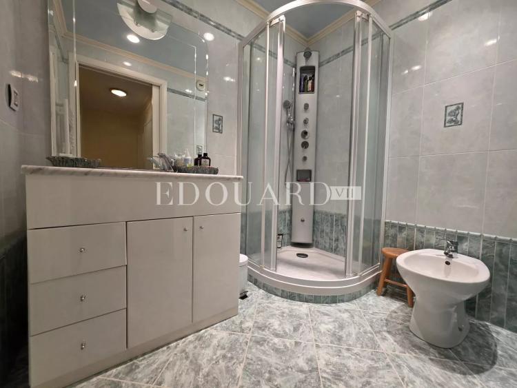 Sur la commune de Menton, en exclusivité trois pièces à vendre avec grande terrasse et garage