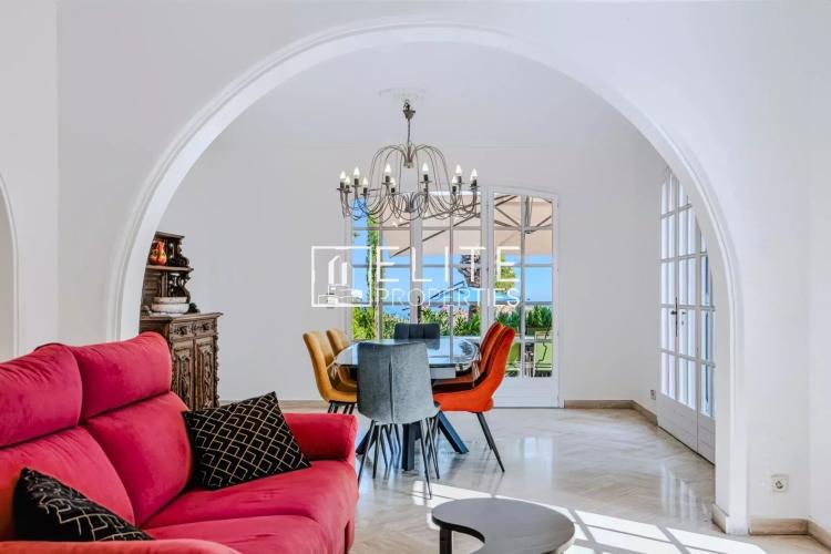Maison de charme avec vue mer panoramique. piscine et dépendance