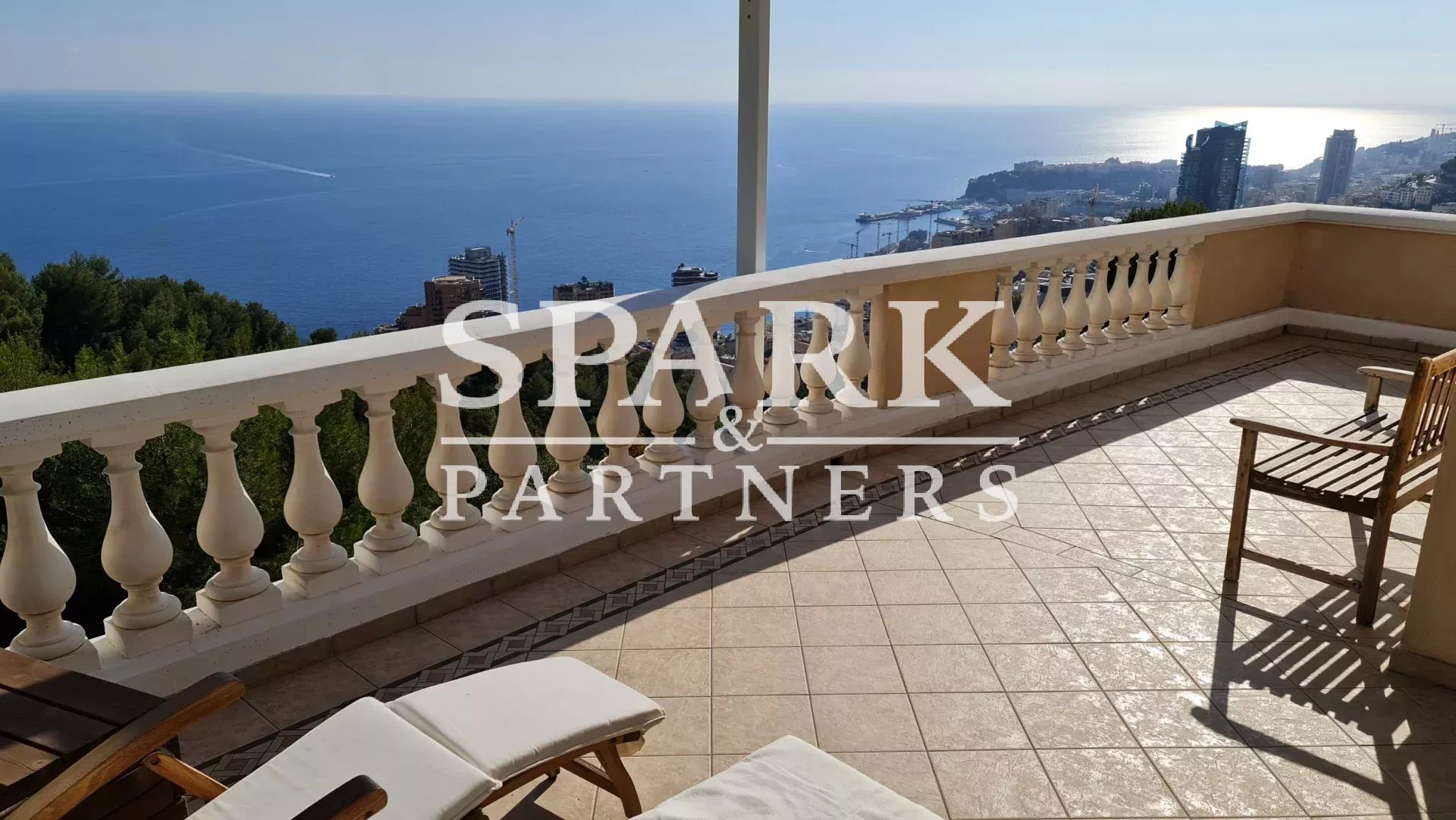 Roquebrune-Cap-Martin - Villa vue mer avec terrain