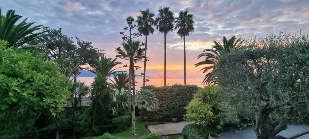ROQUEBRUNE CAP MARTIN - PRESTIGIEUSE VILLA