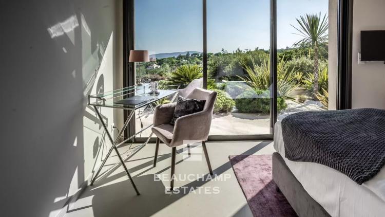 Villa d'exception avec vue mer dans le domaine privé de Beauvallon