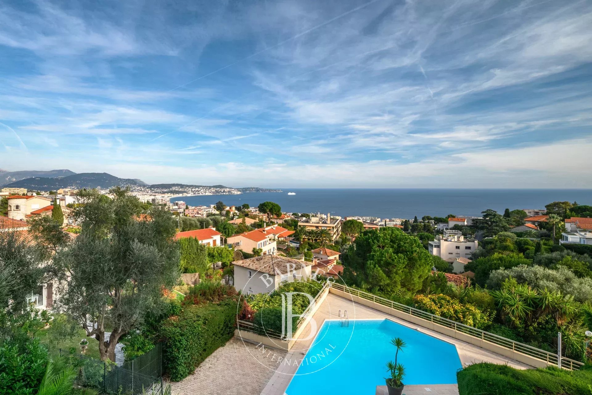 NICE – LA LANTERNE — APPARTEMENT TRAVERSANT AVEC VUES MER & GRANDE TERRASSE