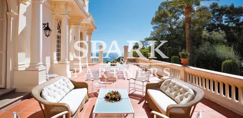 Roquebrune Cap Martin - Villa de prestige limitrophe Monaco
