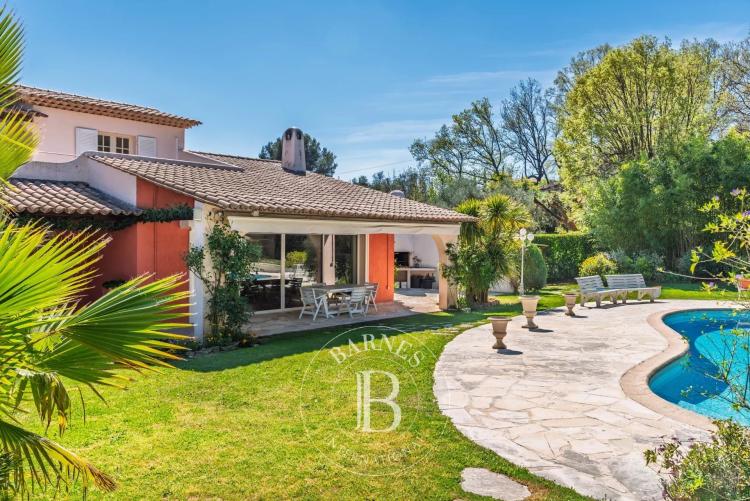 Le Rouret – Villa vue mer, domaine fermé, plein sud, 4 chambres, sous-sol complet