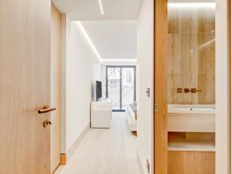 Cannes – Croisette : Appartement d’exception dans résidence historique avec vue mer panoramique