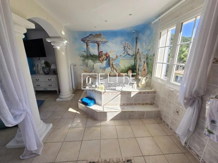 VILLA DE 205m² + PISCINE LES ADRETS