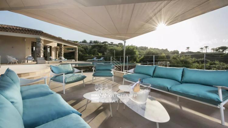 Villa pieds dans l'eau au coeur du domaine des Parcs de Saint-Tropez