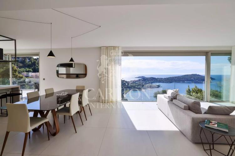 Prestigieuse villa contemporaine avec vue panoramique sur la mer