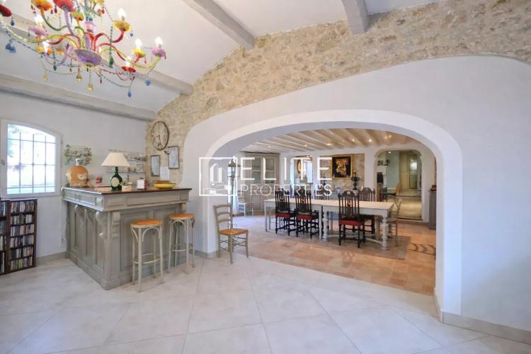 Grasse : Maison de Maître avec Potentiel Constructible Majeur !