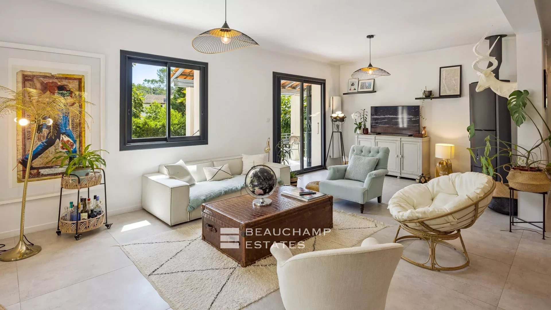 Villa familiale avec dépendance dans un domaine fermé – Tranquillité et espace