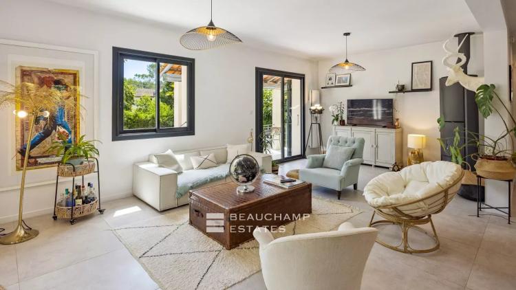 Villa familiale avec dépendance dans un domaine fermé – Tranquillité et espace