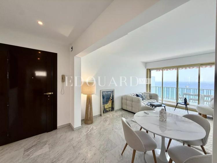 Trois pièces en dernier étage avec deux terrasses,  superbe vue mer panoramique, cave et garage