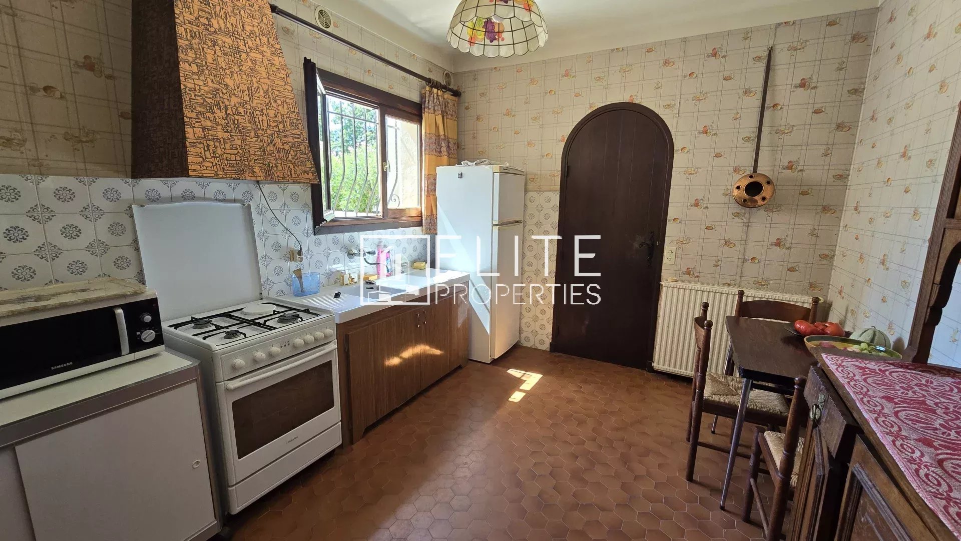 APPARTEMENT 3 PIÈCES EN BAS DE VILLA 104 m² + TERRAIN DE 1000 m² MOUANS-SARTOUX