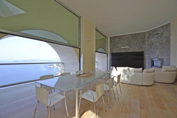 Cap d'Ail - Location - Villa moderne dans un domaine privé avec accès à la plage
