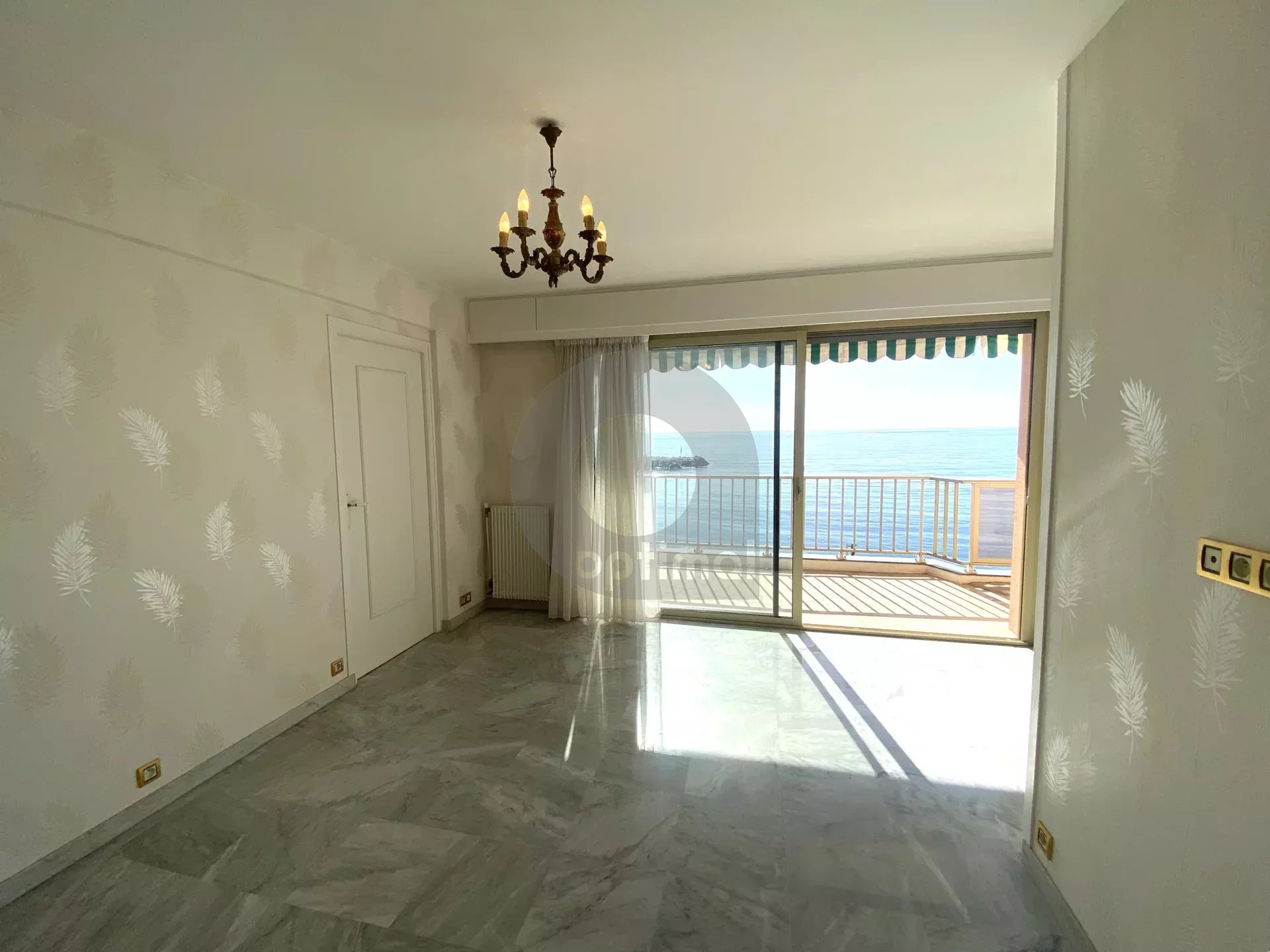 FRONT DE MER 2P 43M2 AVEC TERRASSE 12M2 CAVE
