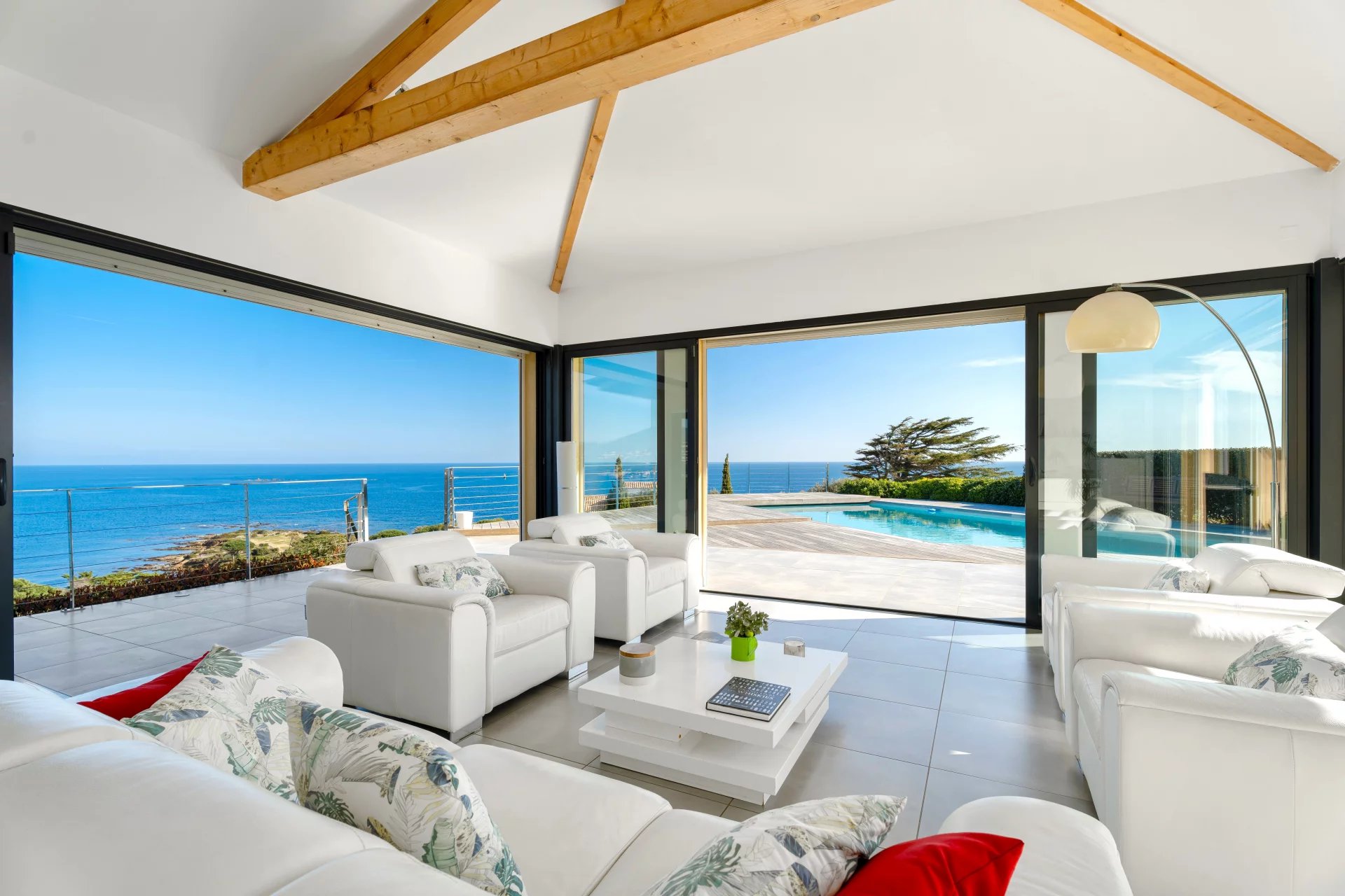 Villa vue mer panoramique à vendre à Sainte-Maxime