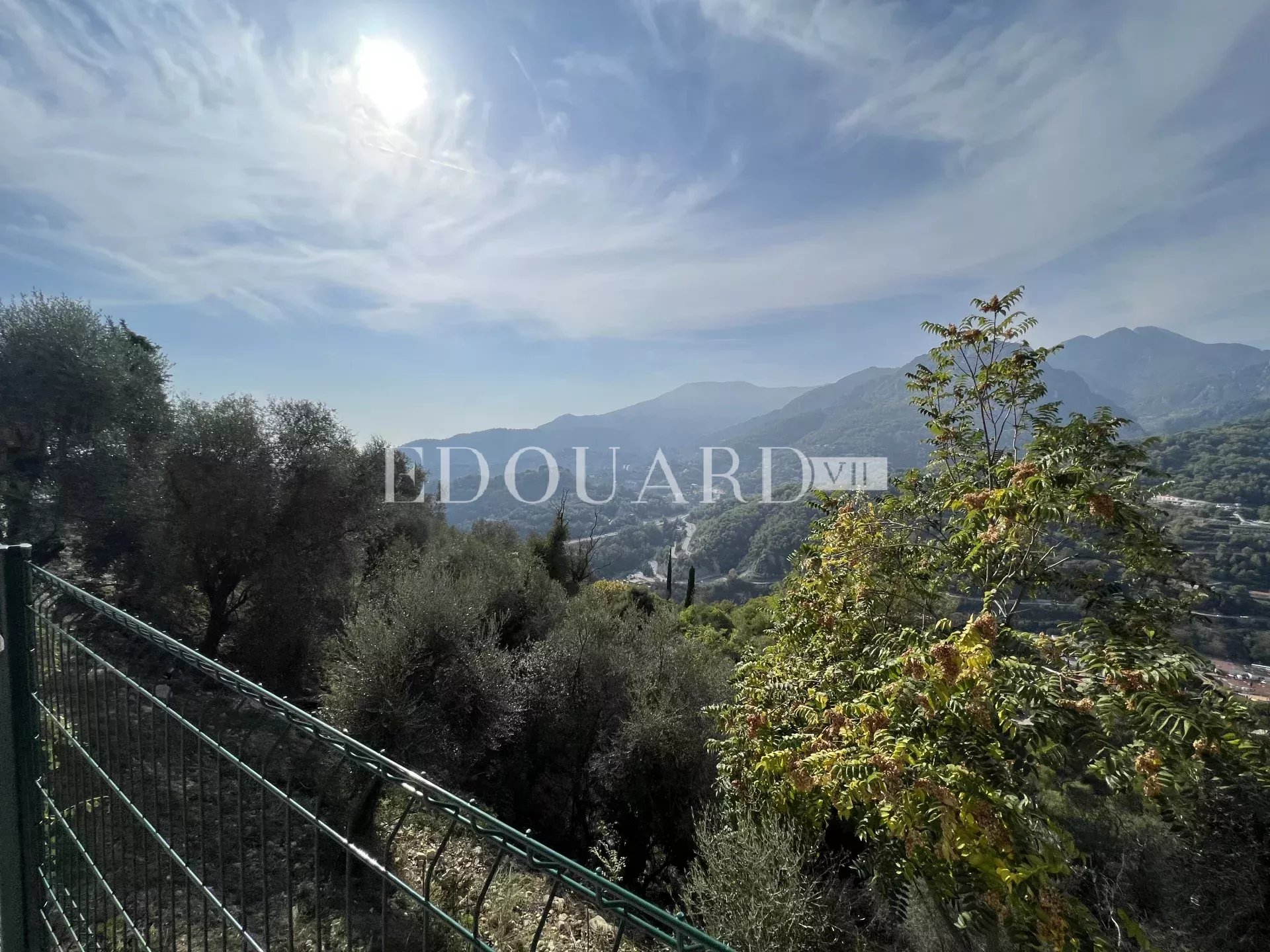 En exclusivité villa en cours de rénovation avec vaste terrain, sur la commune de Castellar
