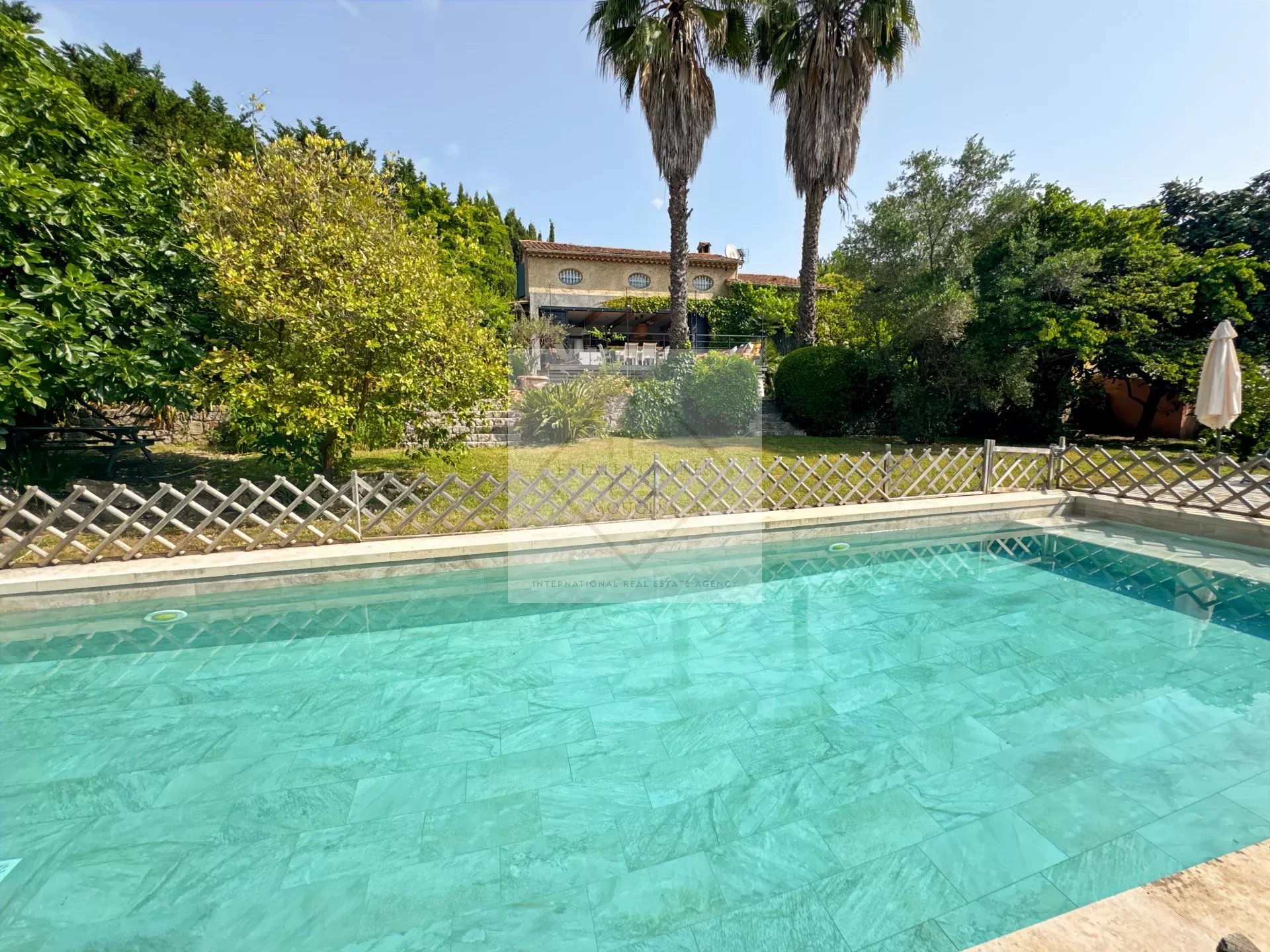 À louer – Élégante demeure au cœur de Mougins