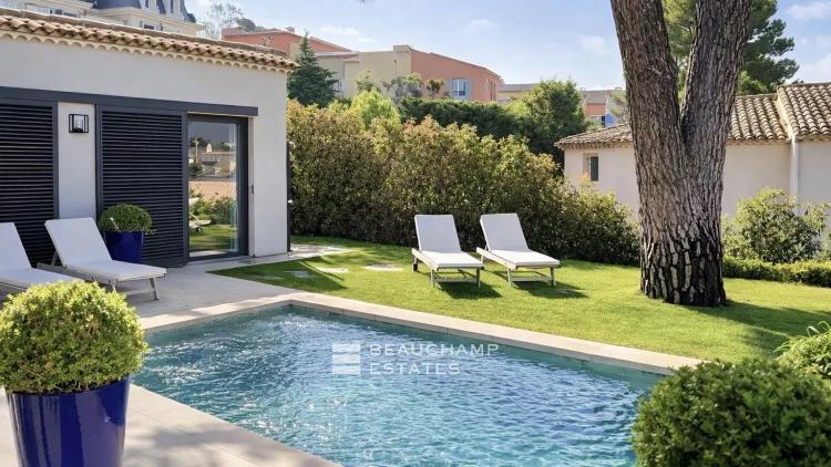 Villa contemporaine de prestige au coeur de Saint-Tropez, avec vue sur le village