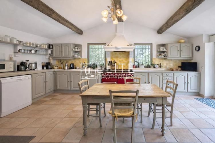 Grasse : Maison de Maître avec Potentiel Constructible Majeur !