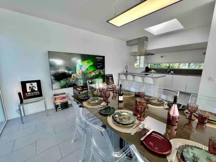 Villa contemporaine 258 m² – Vue mer, piscine, prestations haut de gamme