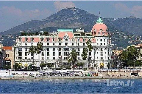 Nice Negresco : Studio dernier étage, vue mer latérale