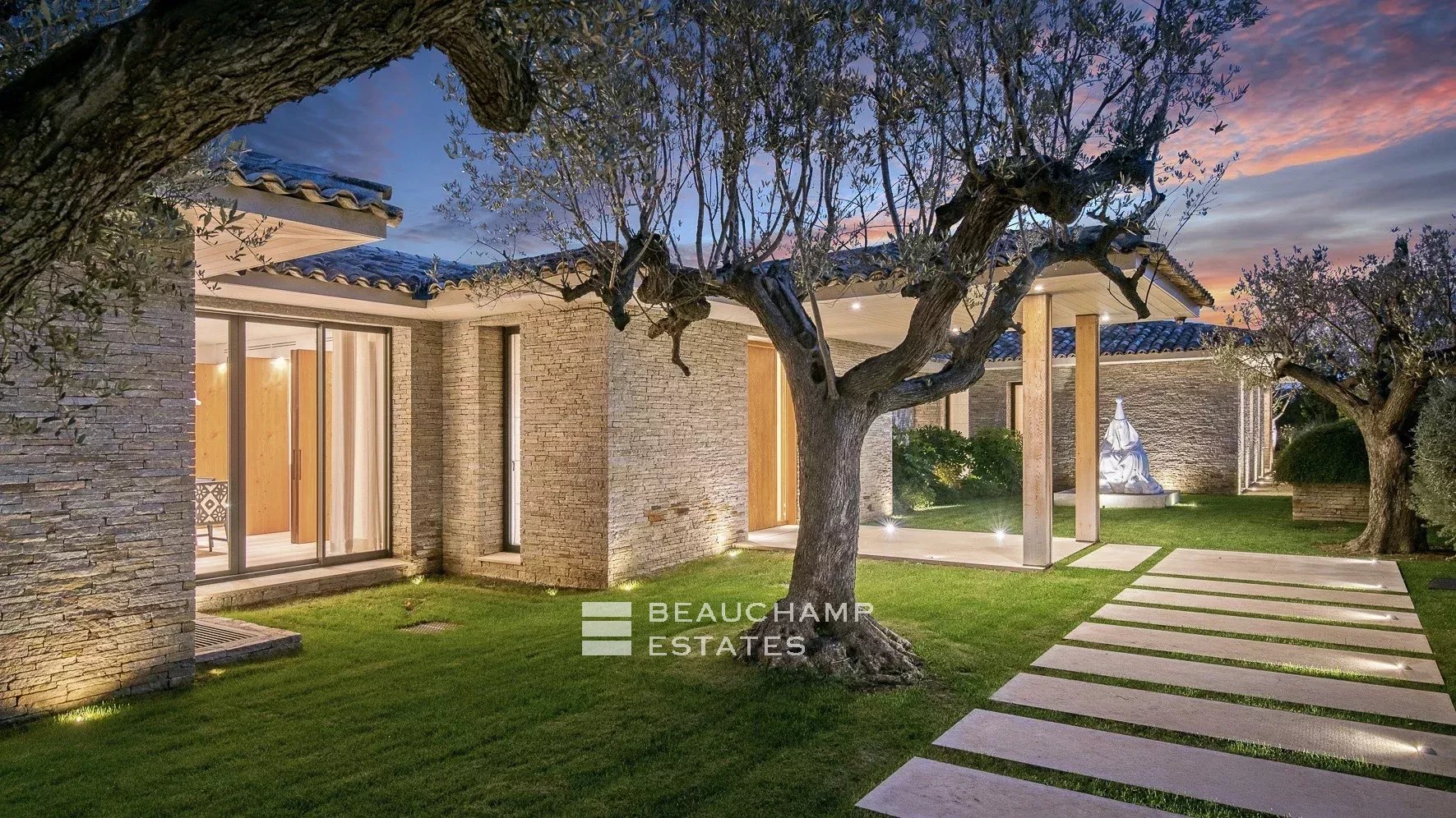 Villa d'exception avec vue panoramique sur la baie de Saint-Tropez