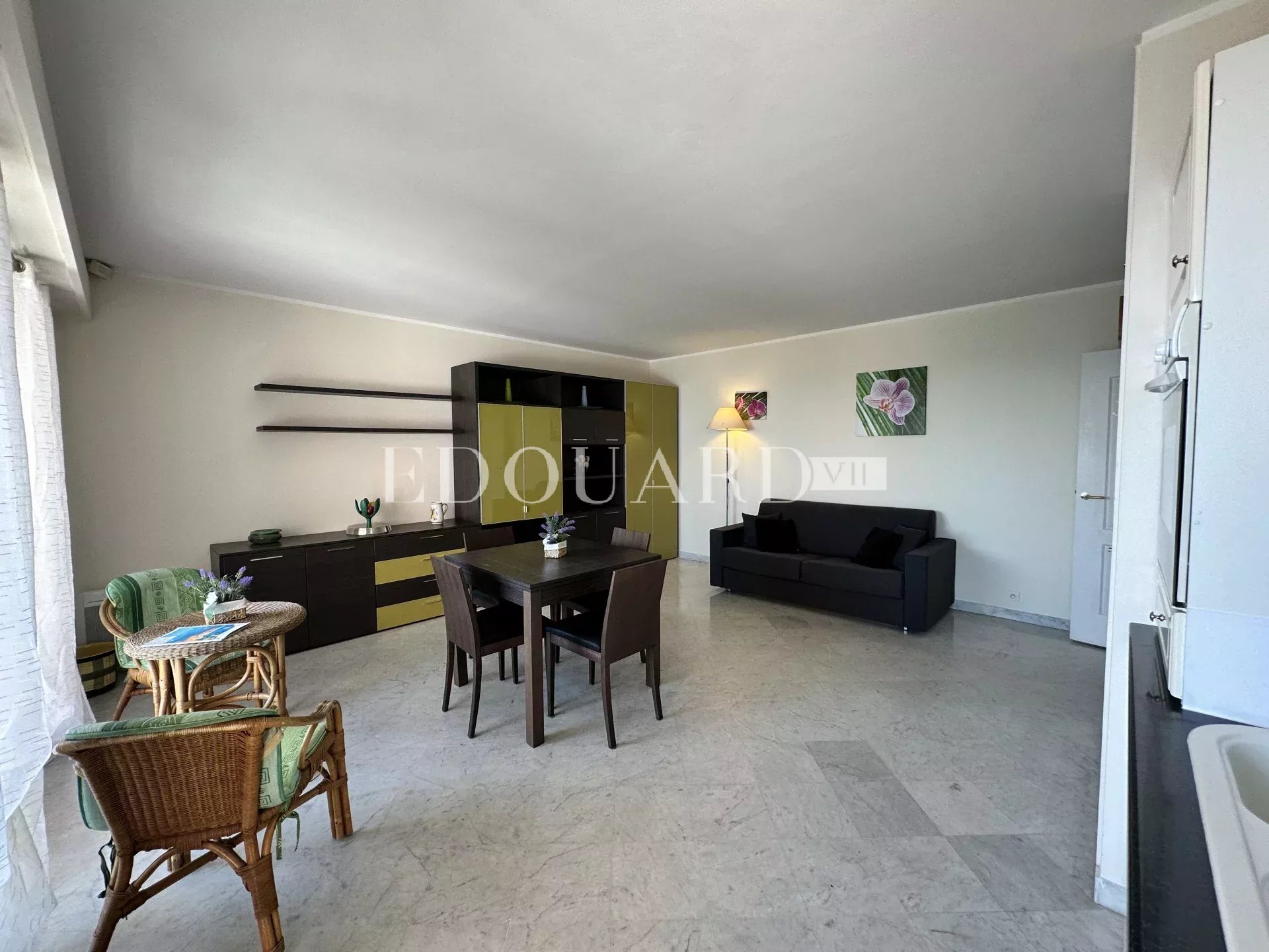 Deux pièces à vendre dans résidence de grand standing avec conciergerie, piscine, sauna et salle de sport