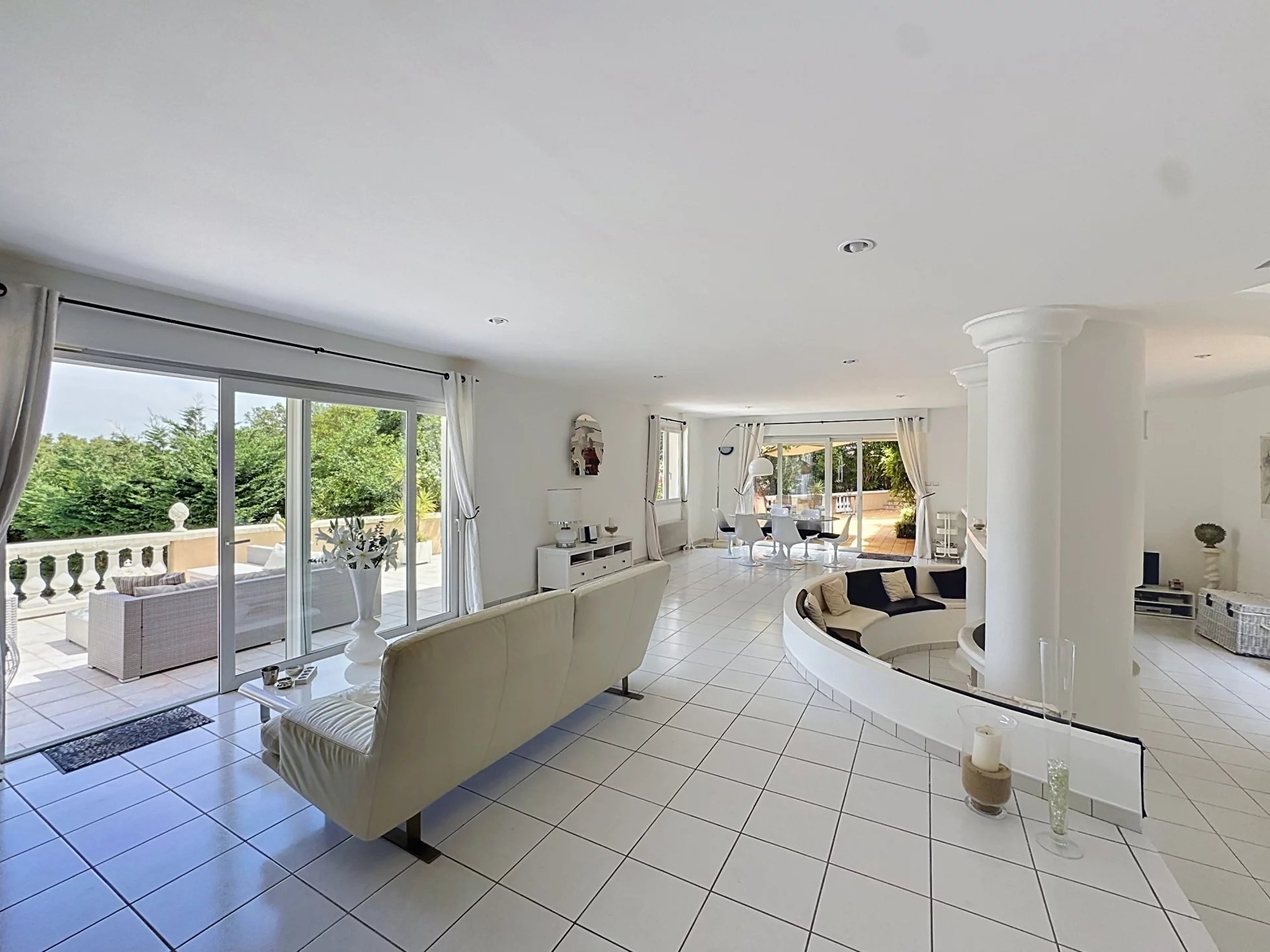 GASSIN – VILLA AVEC VUE MER À QUELQUES MINUTES DE SAINT-TROPEZ