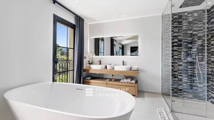 Splendide propriété 6 chambres dans un domaine Privée à Saint-Tropez