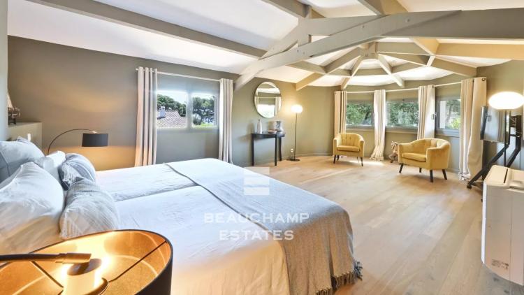 Villa néo-provençale 5 chambres avec piscine - Golf Juan