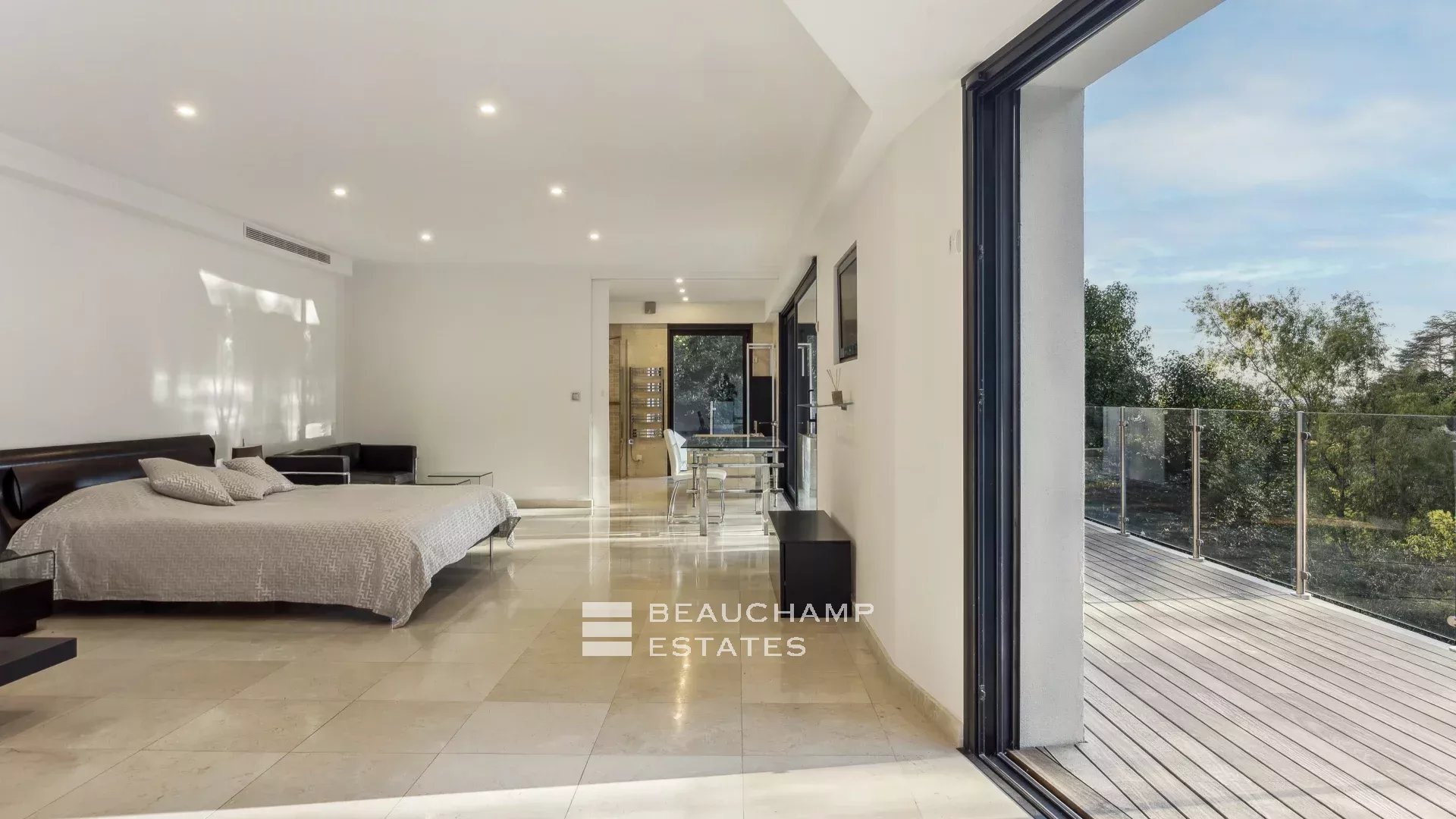 Villa contemporaine - vue mer & volumes généreux – Cannes
