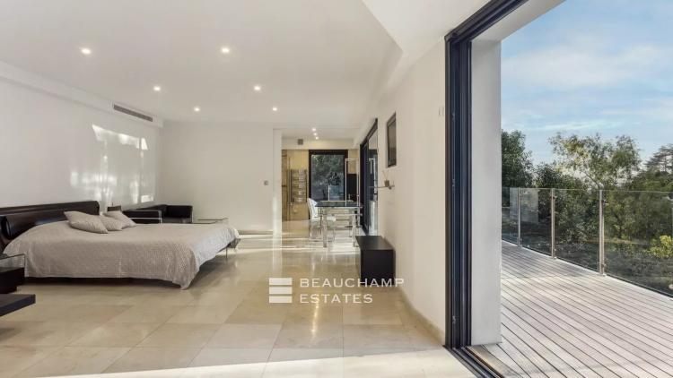 Villa contemporaine - vue mer & volumes généreux – Cannes